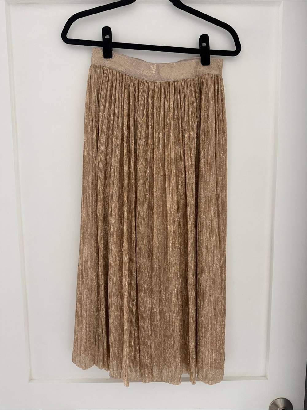 Alice + Olivia Metallic Pleated Midi Skirt in Champagne